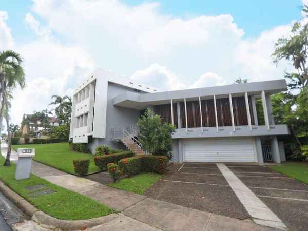 Petunia SANTA MARIA, SAN JUAN, PR 00927