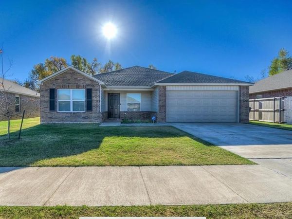 10712 SW 23rd Place, Yukon, OK 73099