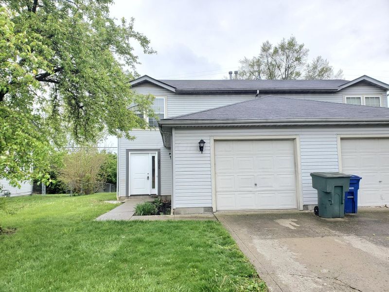 2637 Four Seasons Drive, Columbus, OH 43207 Photo 3