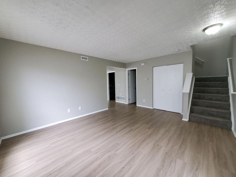 2637 Four Seasons Drive, Columbus, OH 43207 Photo 6