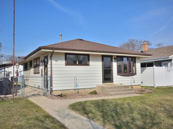4635 S 50th St, Greenfield, WI 53220