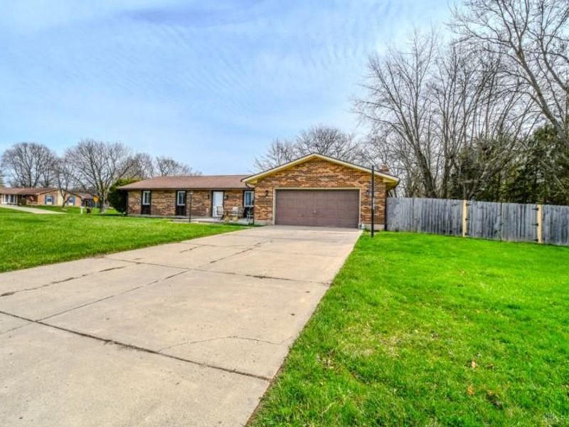 1276 Meadow Bridge Drive, Beavercreek, OH 45432 Photo 3