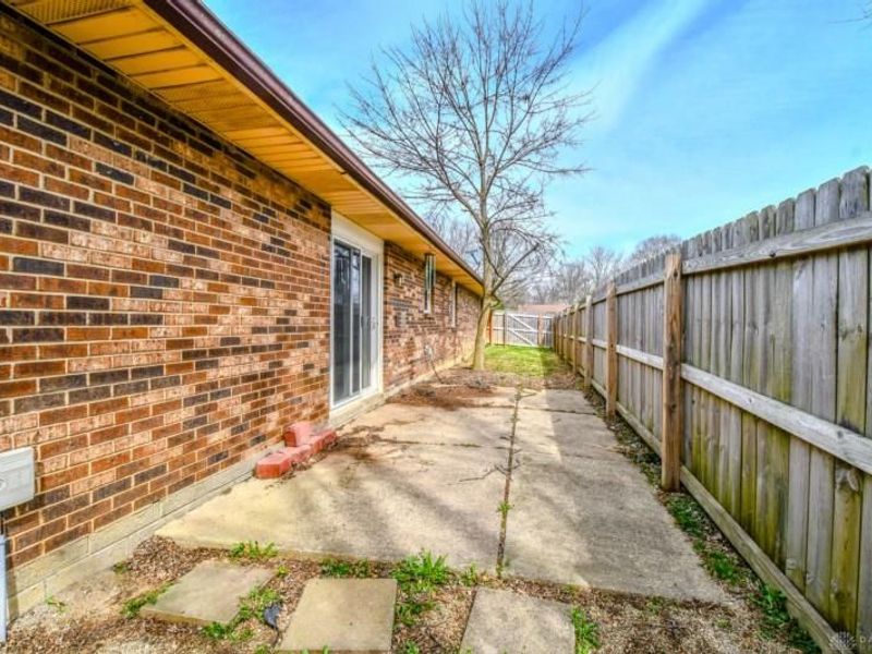 1276 Meadow Bridge Drive, Beavercreek, OH 45432 Photo 35