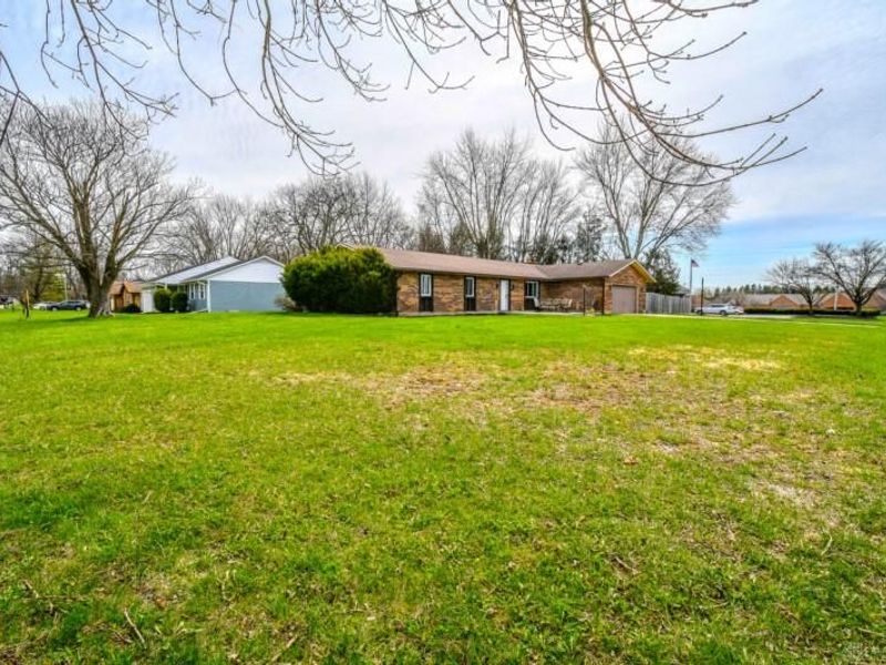 1276 Meadow Bridge Drive, Beavercreek, OH 45432 Photo 4