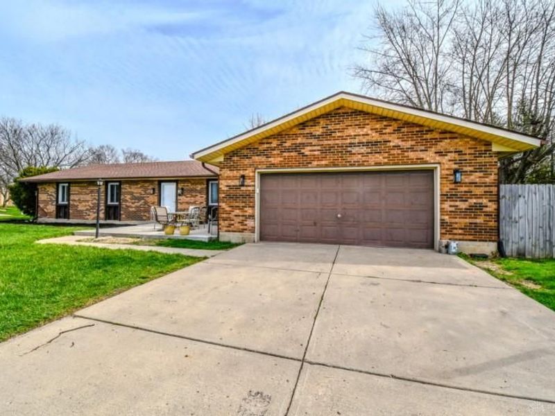 1276 Meadow Bridge Drive, Beavercreek, OH 45432 Photo 7