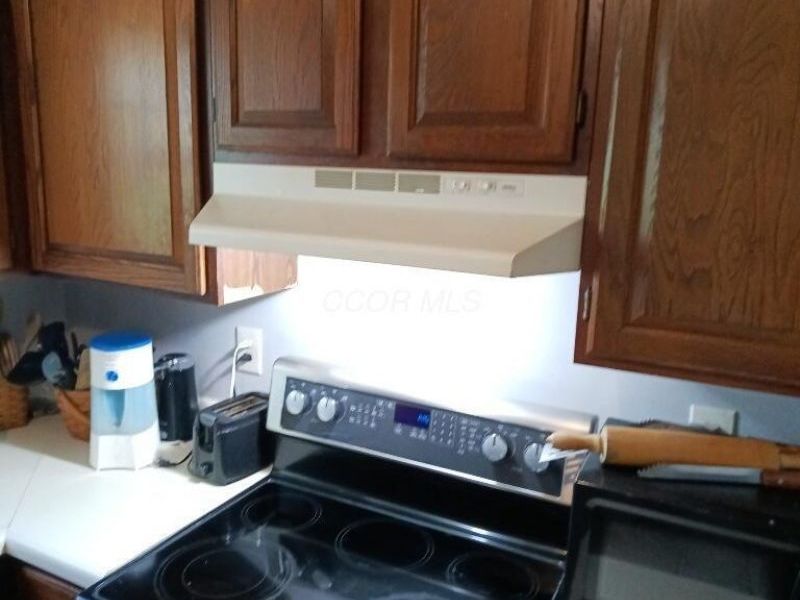 2714 Four Seasons Drive, Columbus, OH 43207 Photo 3