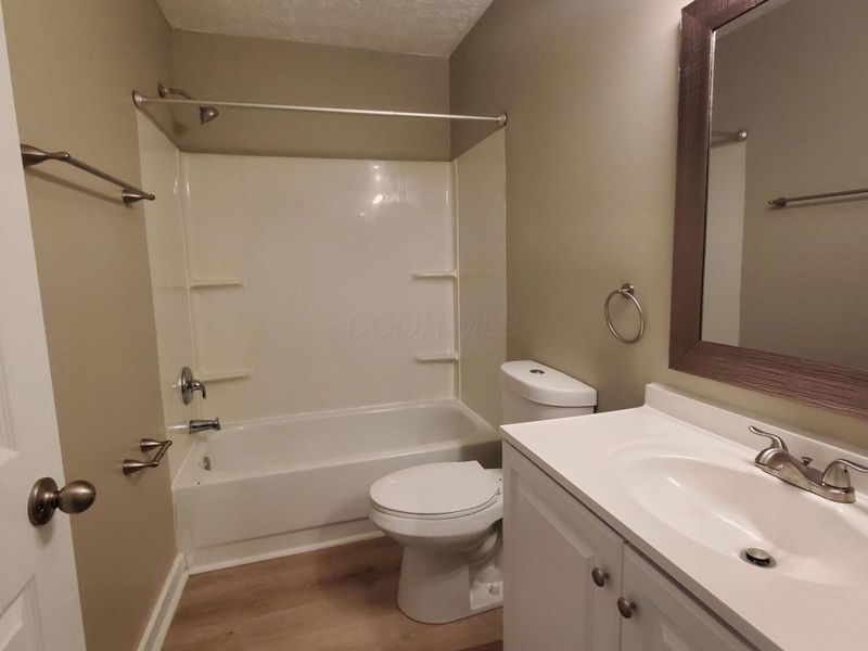 2719 Four Seasons Drive, Columbus, OH 43207 Photo 14