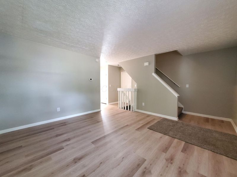 2719 Four Seasons Drive, Columbus, OH 43207 Photo 4