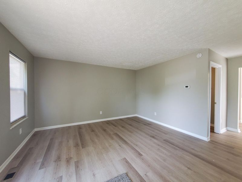 2719 Four Seasons Drive, Columbus, OH 43207 Photo 6