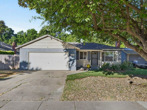 6748 Golf View Dr, Sacramento, CA 95822