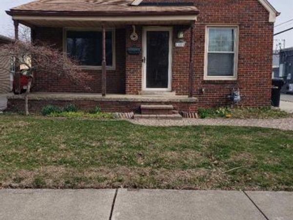 15528 Regina Avenue, Allen Park, MI 48101