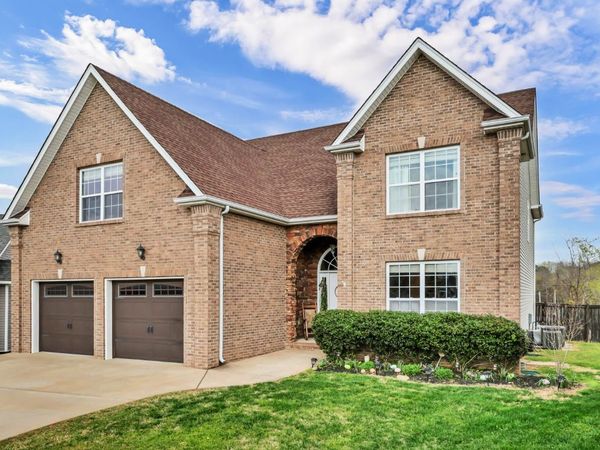 820 Carousel Ct, Clarksville, TN 37043