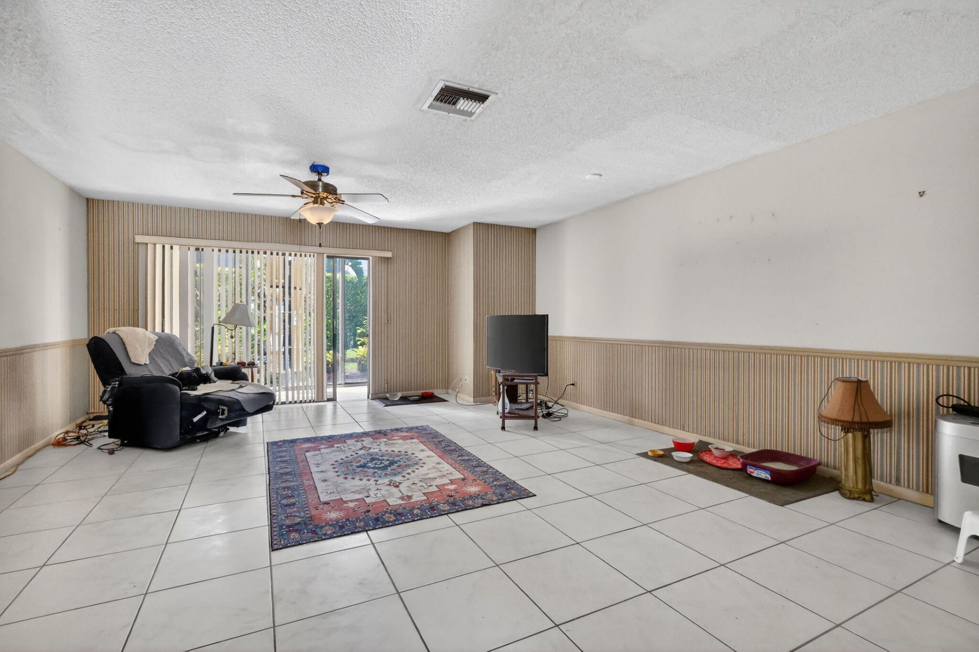 2641 W Gately Dr W W, Unit 906, West Palm Beach, FL 33415 Photo