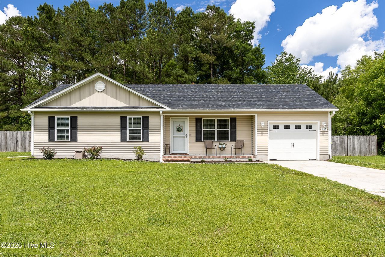 101 Woodbury Farm Drive, Jacksonville, NC 28540 Main Photo