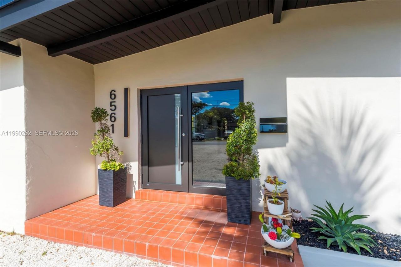 6561 SW 34th St, Miami, FL 33155 Photo