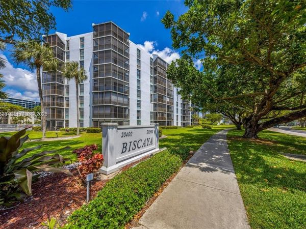 20400 W Country Club Dr , Unit 812, Aventura, FL 33180