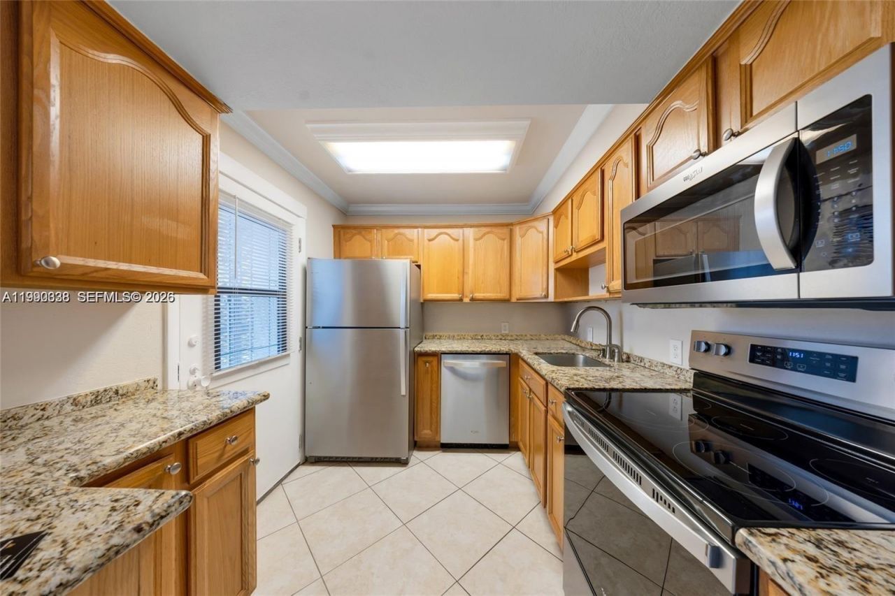 20400 W Country Club Dr , Unit 812, Aventura, FL 33180 Photo