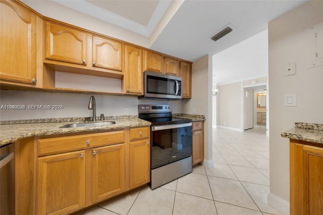 20400 W Country Club Dr , Unit 812, Aventura, FL 33180 Photo