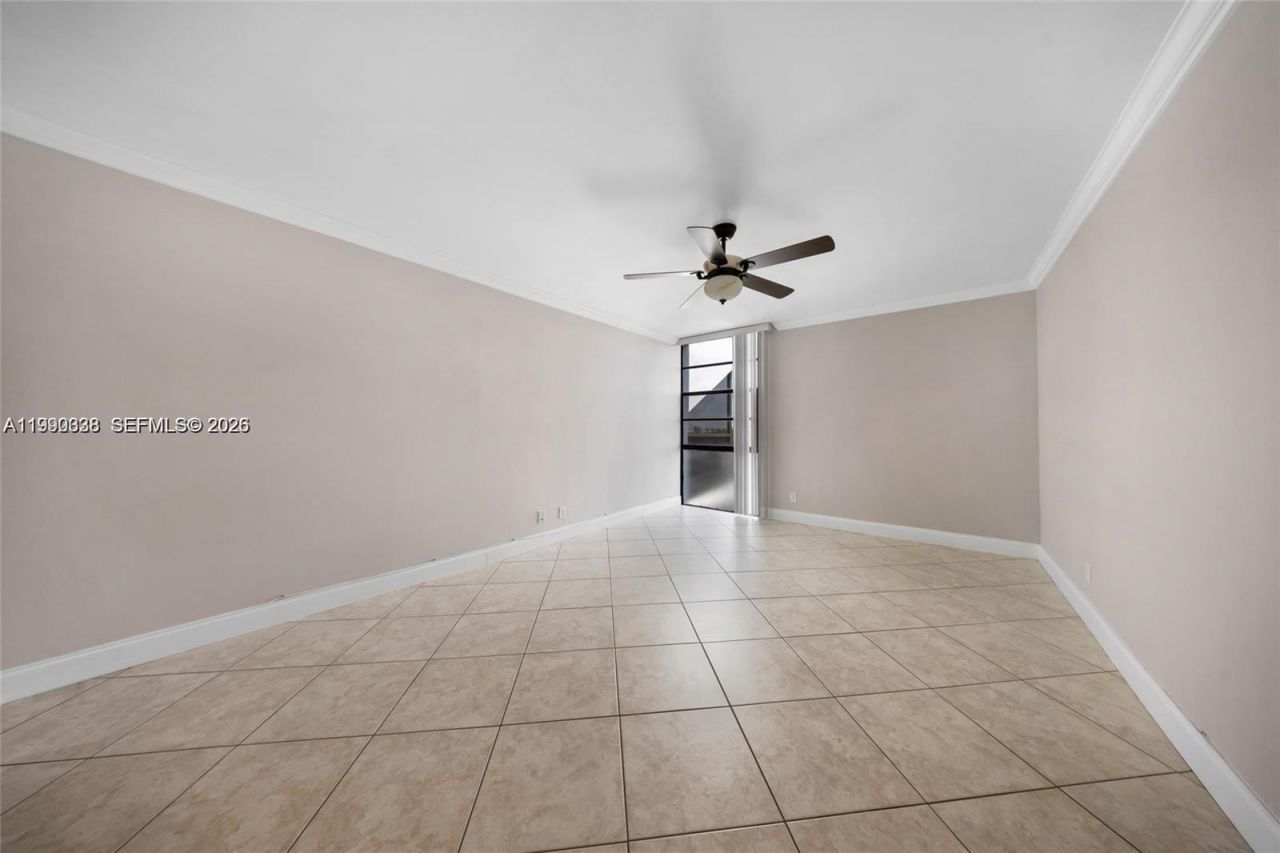 20400 W Country Club Dr , Unit 812, Aventura, FL 33180 Photo
