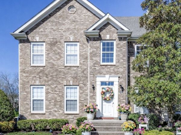 1002 McKenna Dr , Thompsons Station, TN 37179