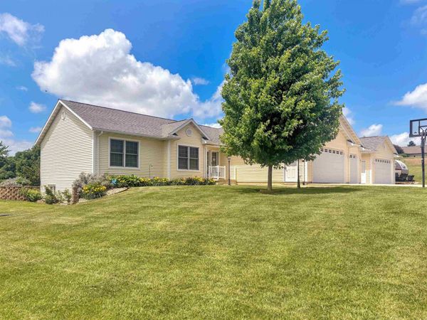 32445 Vail Avenue, New Hartford, IA 50660