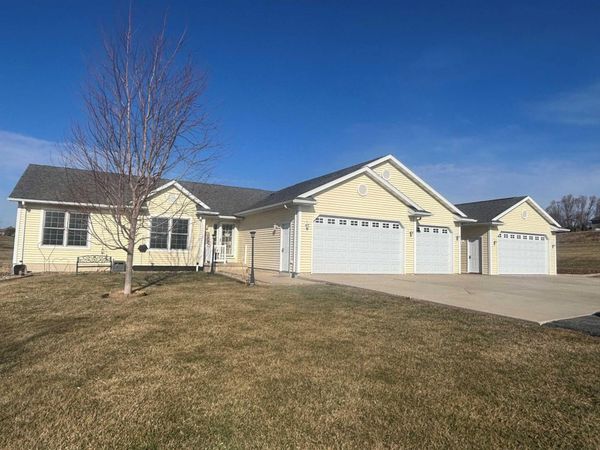 32445 Vail Avenue, New Hartford, IA 50660