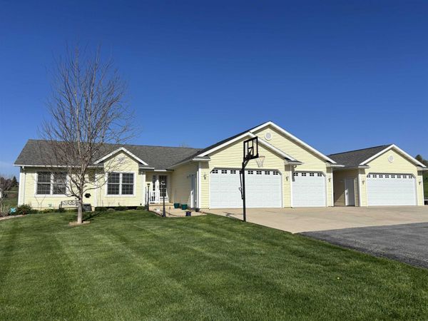 32445 Vail Avenue, New Hartford, IA 50660