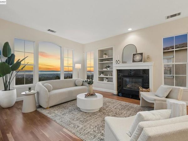 8255 Skyline Cir, Oakland, CA 94605