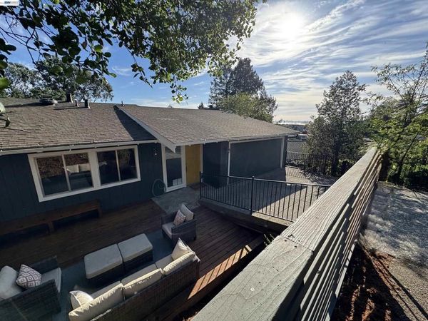 6130 Harbord Dr, Oakland, CA 94611