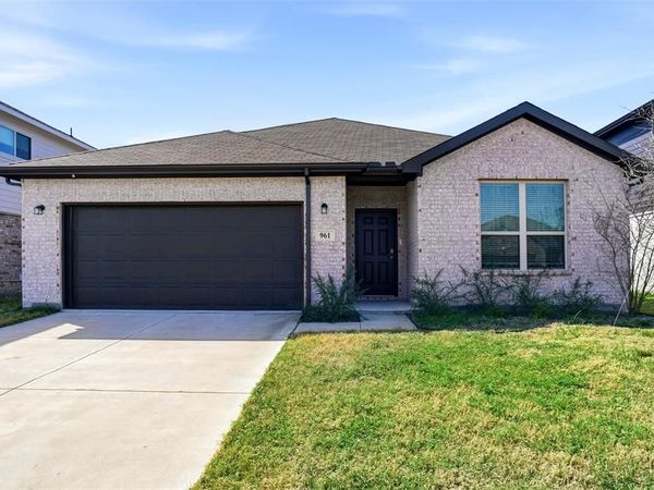 961 Billups Drive, Van Alstyne, TX 75495