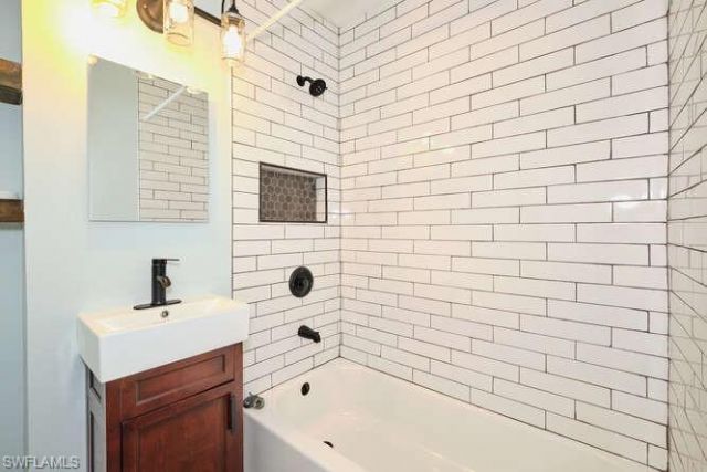 4370 Deleon St , Fort Myers, FL 33901 Photo