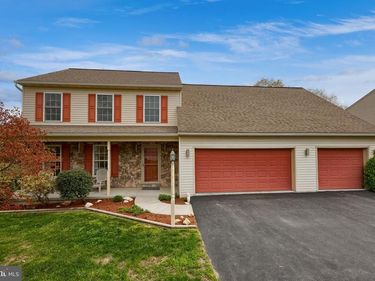 435 N BURBERRY LANE, MOUNT WOLF, PA 17347