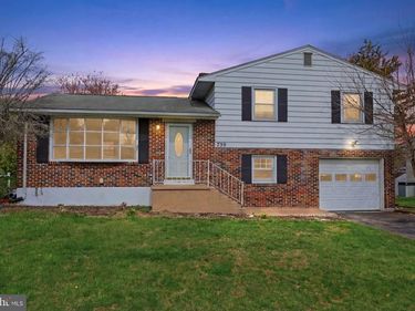 739 HENRY DRIVE, EMMAUS, PA 18049