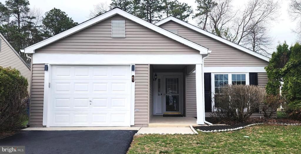 61 Finchley Court, Southampton, NJ 08088 Main Photo