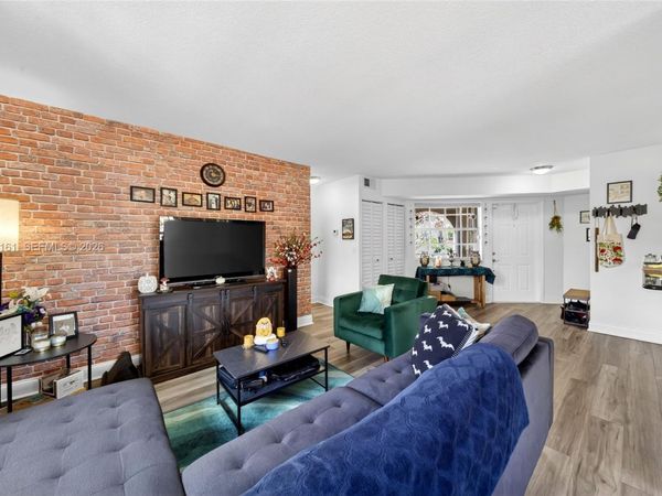 365 SW 86th Ave , Unit 201, Pembroke Pines, FL 33025