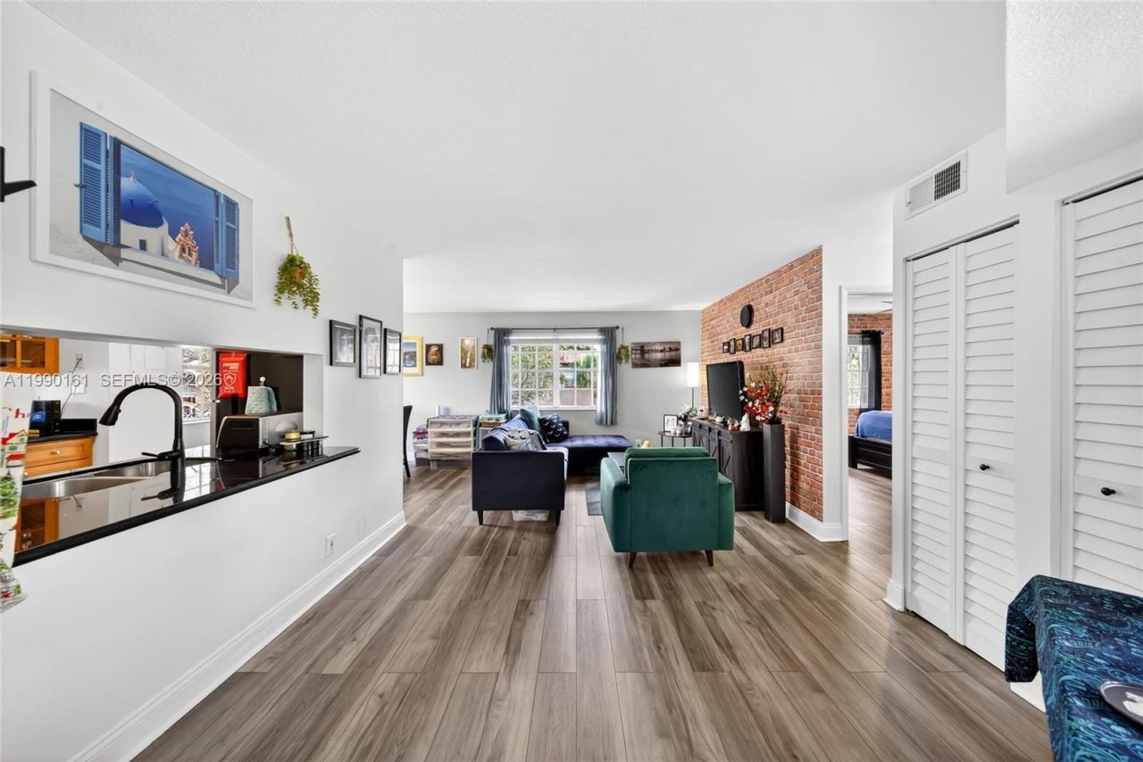 365 SW 86th Ave , Unit 201, Pembroke Pines, FL 33025 Photo