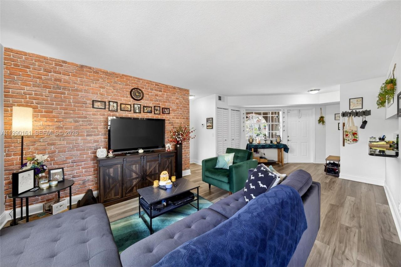 365 SW 86th Ave , Unit 201, Pembroke Pines, FL 33025 Photo