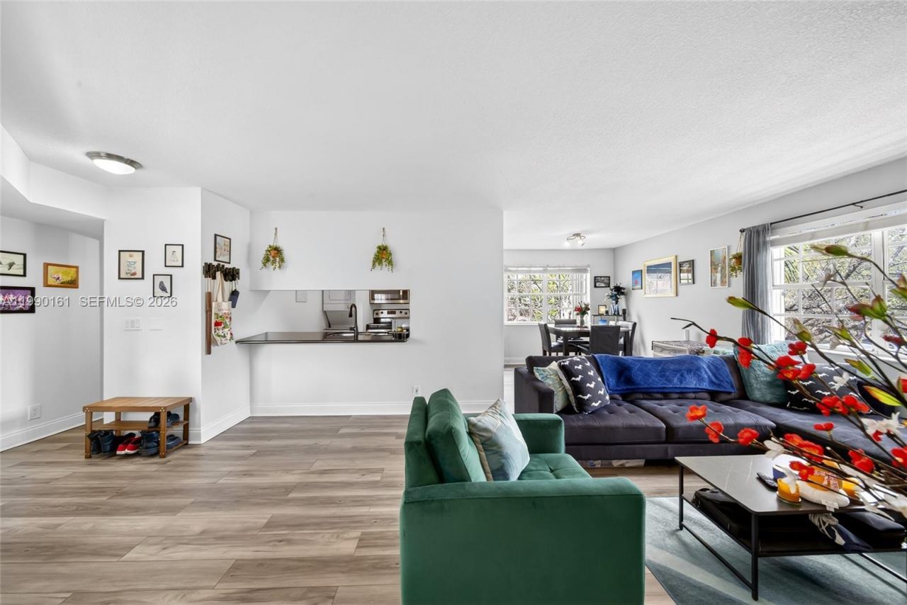 365 SW 86th Ave , Unit 201, Pembroke Pines, FL 33025 Photo