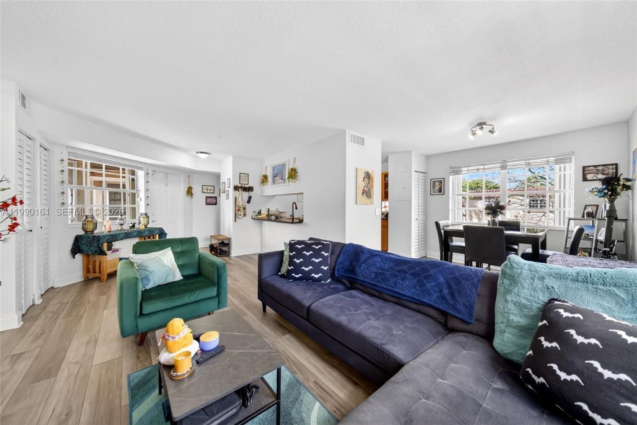 365 SW 86th Ave , Unit 201, Pembroke Pines, FL 33025 Photo