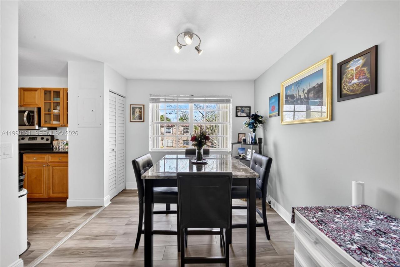 365 SW 86th Ave , Unit 201, Pembroke Pines, FL 33025 Photo