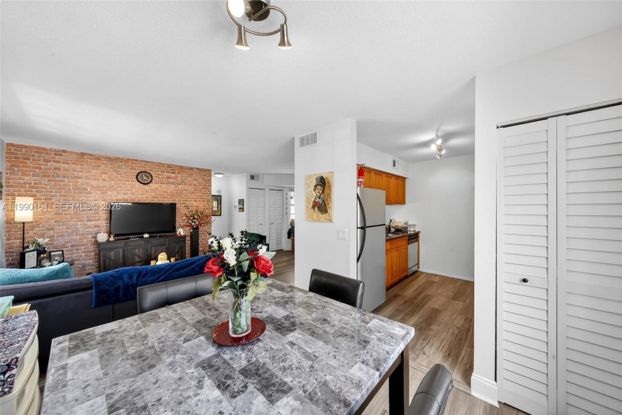 365 SW 86th Ave , Unit 201, Pembroke Pines, FL 33025 Photo