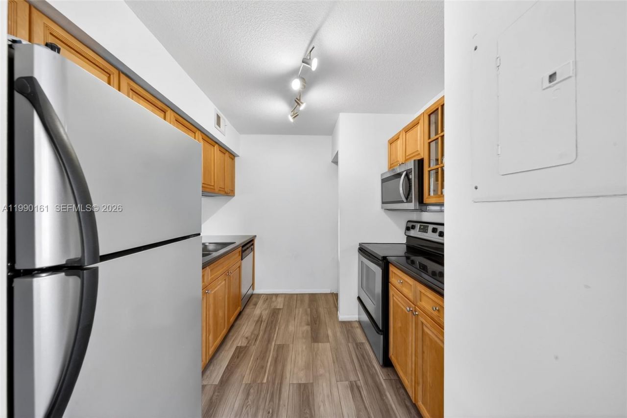 365 SW 86th Ave , Unit 201, Pembroke Pines, FL 33025 Photo