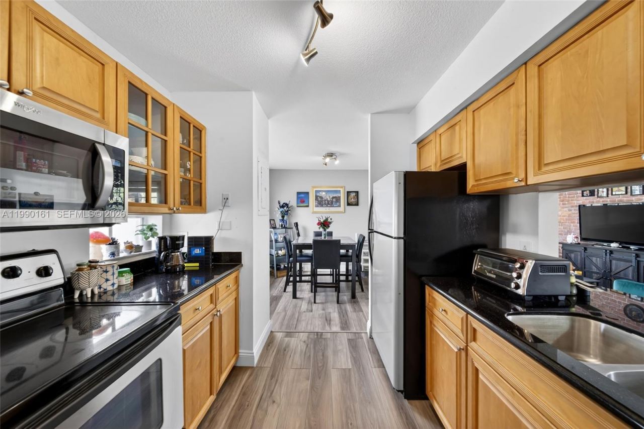 365 SW 86th Ave , Unit 201, Pembroke Pines, FL 33025 Photo