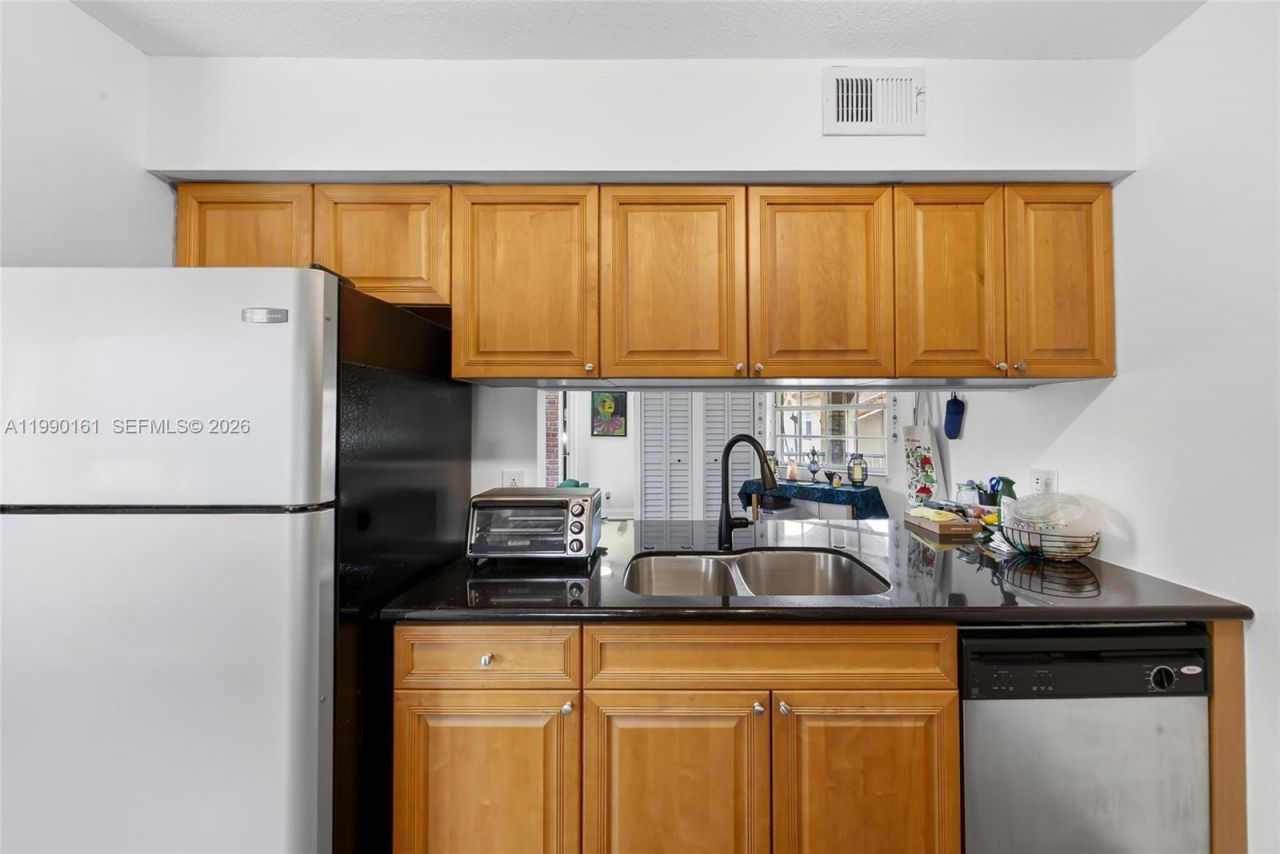 365 SW 86th Ave , Unit 201, Pembroke Pines, FL 33025 Photo