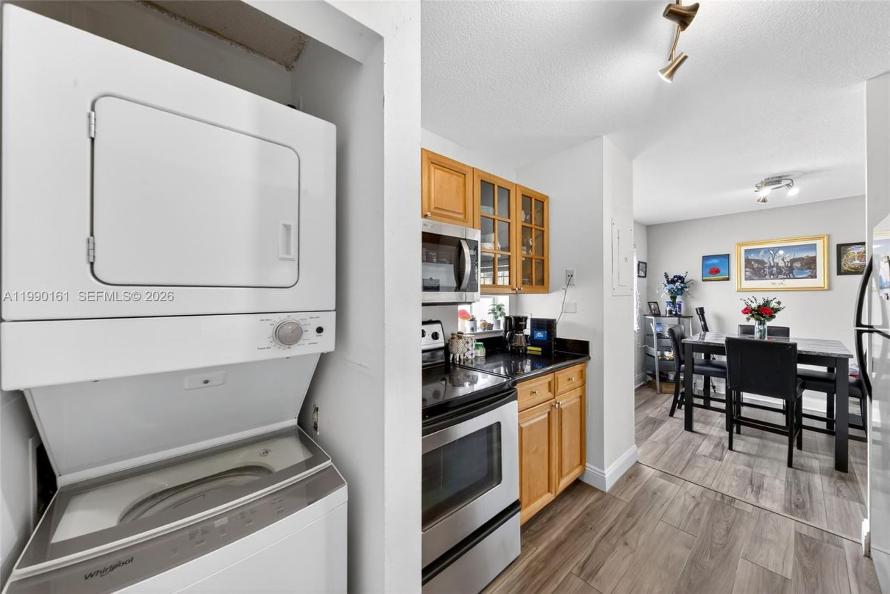 365 SW 86th Ave , Unit 201, Pembroke Pines, FL 33025 Photo