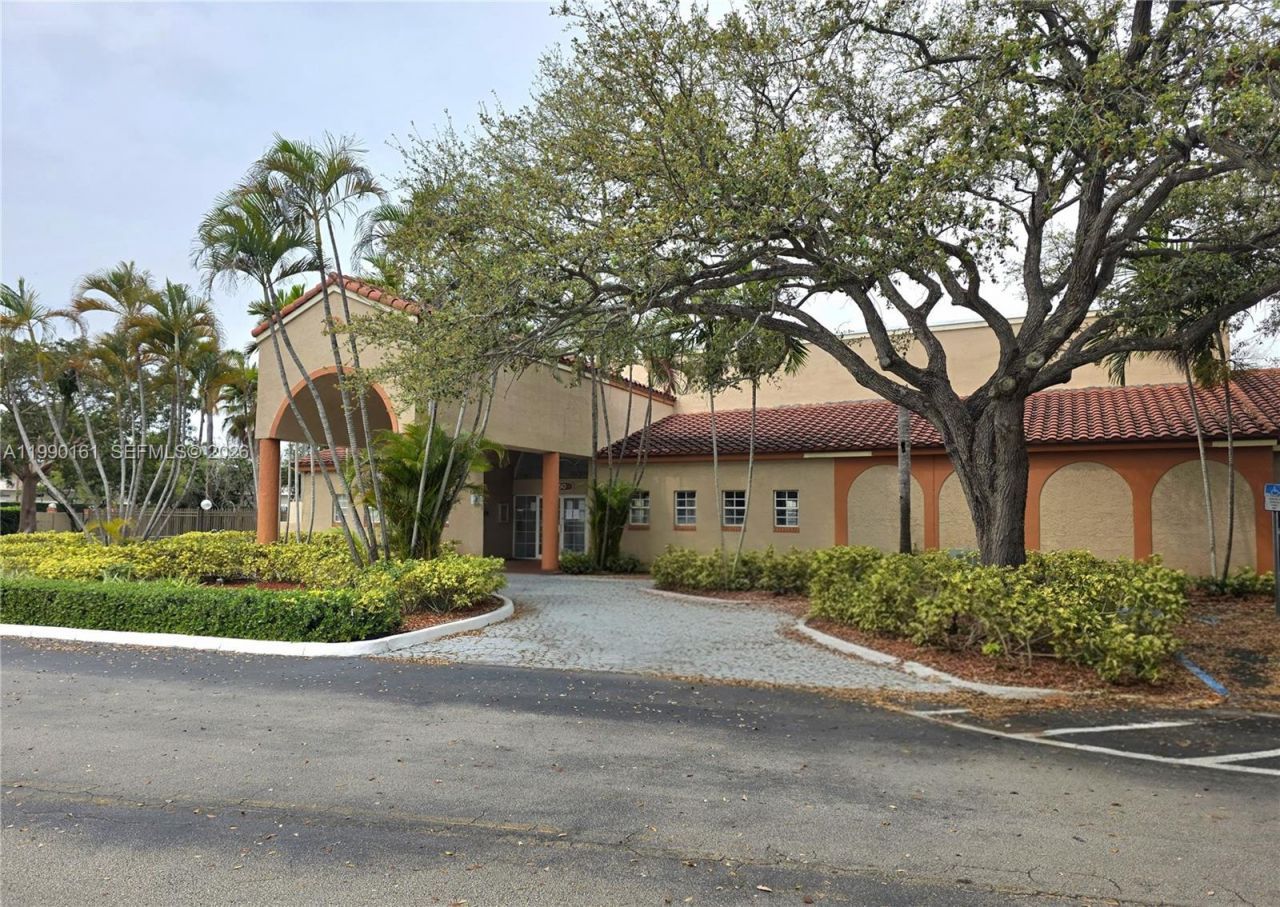 365 SW 86th Ave , Unit 201, Pembroke Pines, FL 33025 Photo