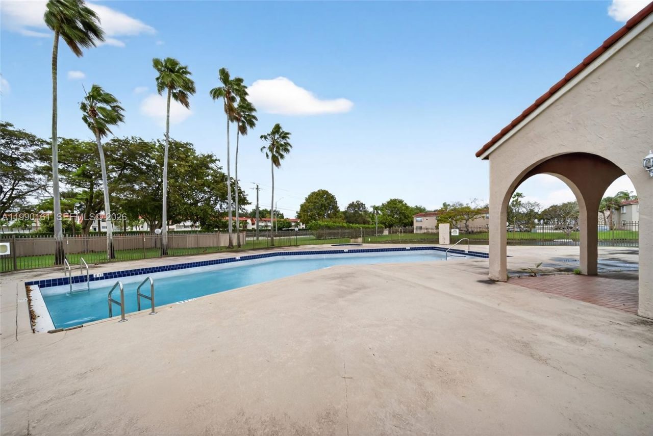 365 SW 86th Ave , Unit 201, Pembroke Pines, FL 33025 Photo