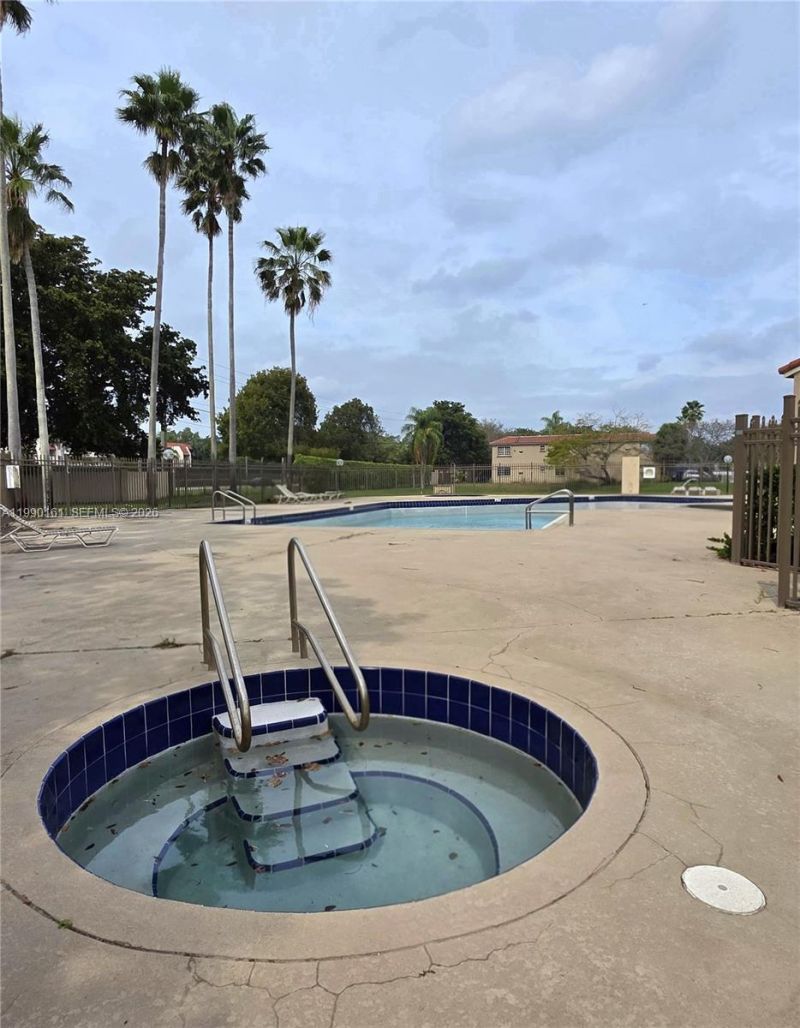 365 SW 86th Ave , Unit 201, Pembroke Pines, FL 33025 Photo