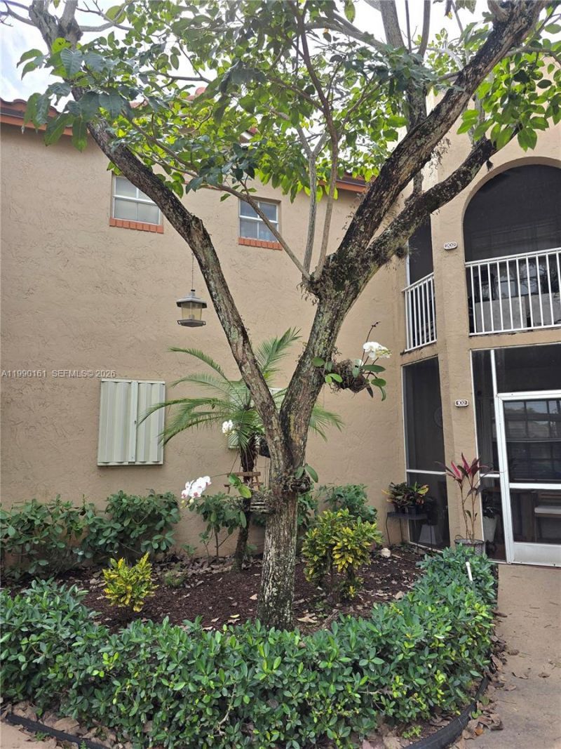 365 SW 86th Ave , Unit 201, Pembroke Pines, FL 33025 Photo