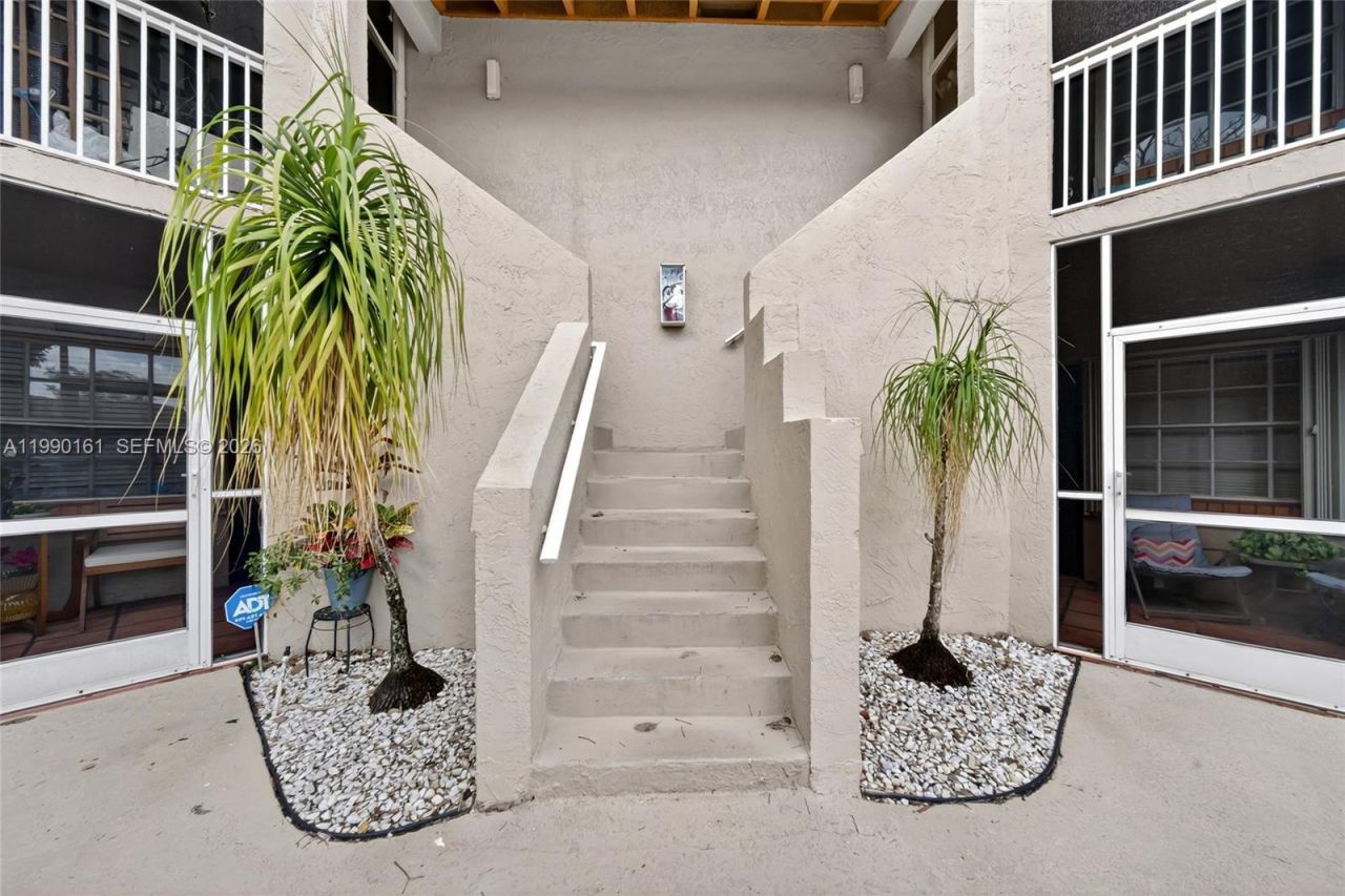 365 SW 86th Ave , Unit 201, Pembroke Pines, FL 33025 Photo